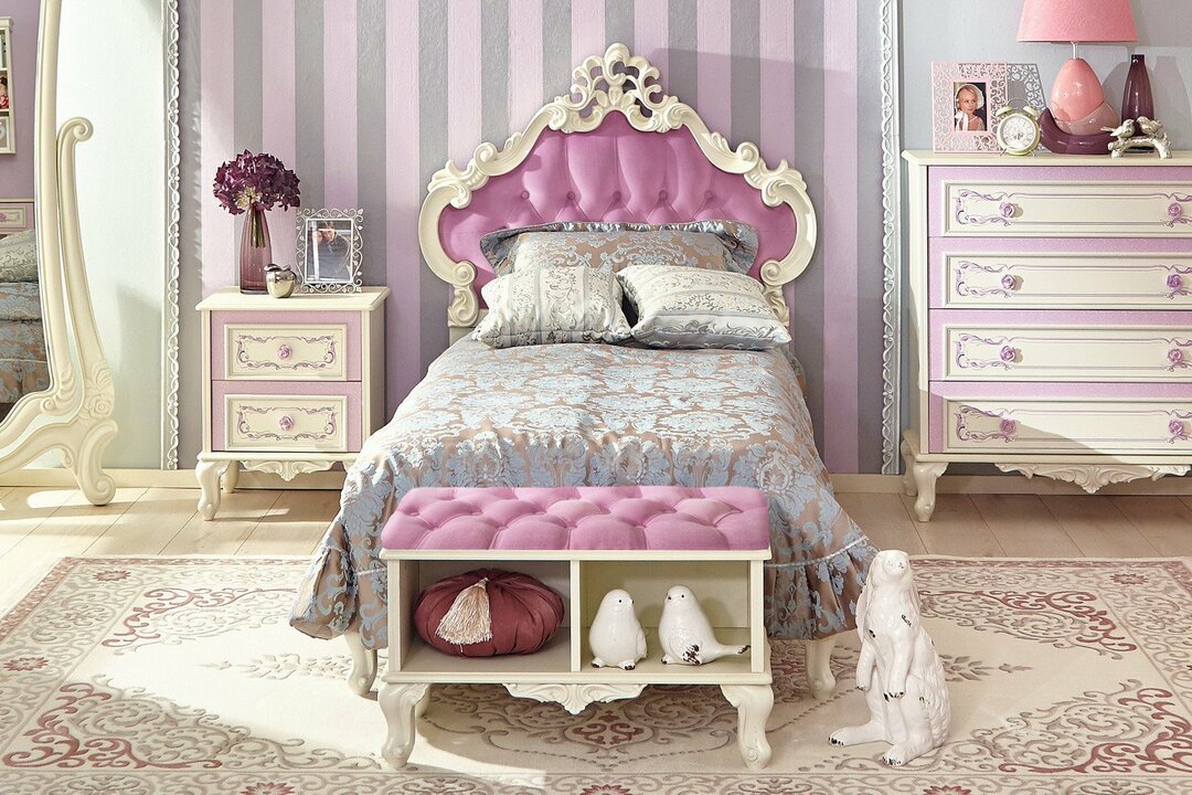 krevet za djevojčice fotografija u klasičnom stilu