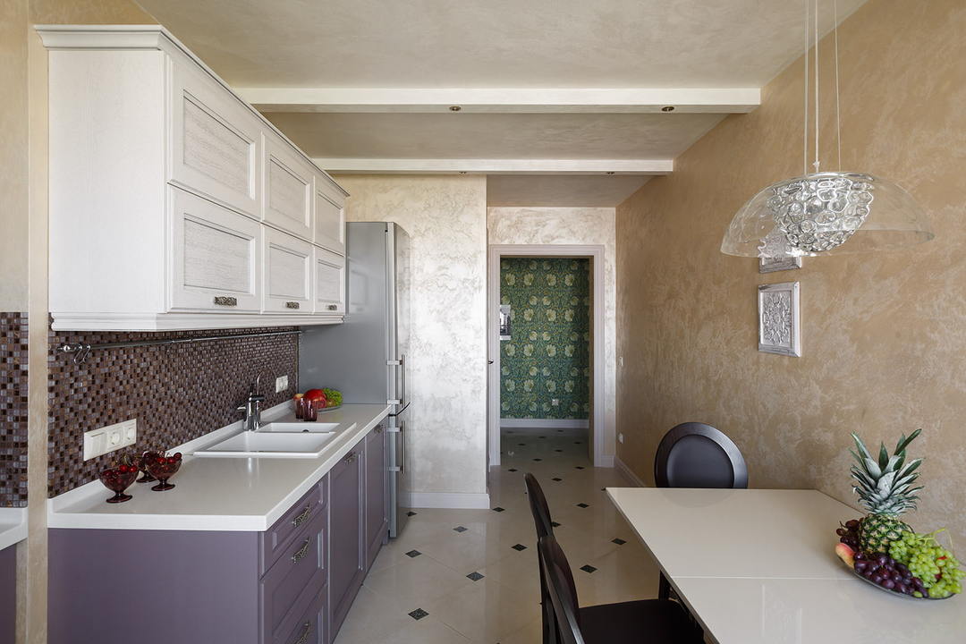 Omítky benátské v kuchyni: fotka v interiéru, formy dekorativní omítky