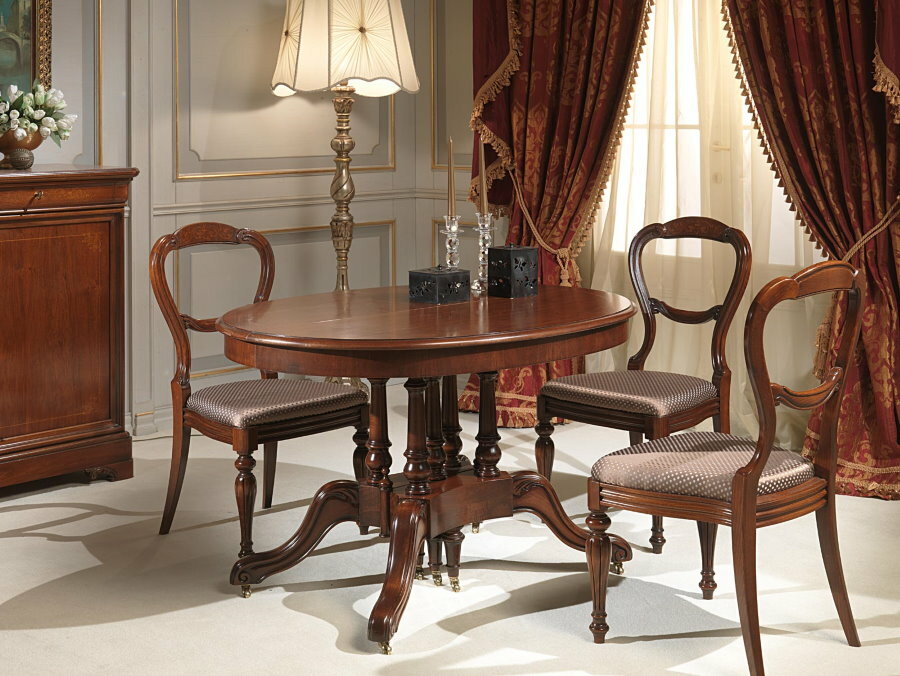 Dining table on curly legs