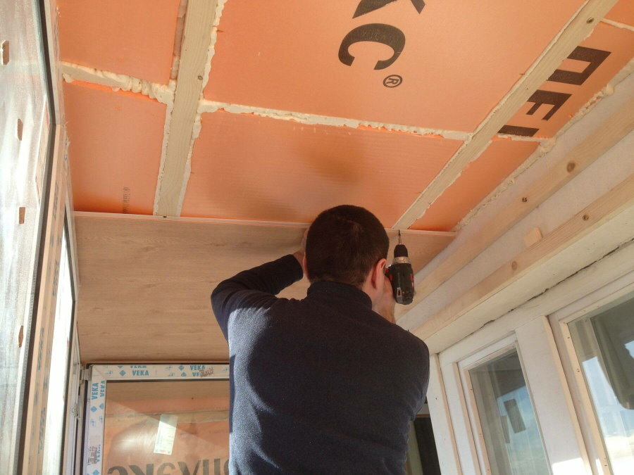 Do-it-yourself insulation of the ceiling of a small balcony