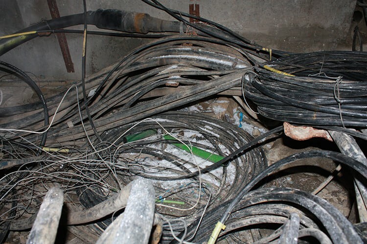  Skada på kabeln kan inträffa inte bara i lägenheten, utan också utanför den, då är det leverantörens fel