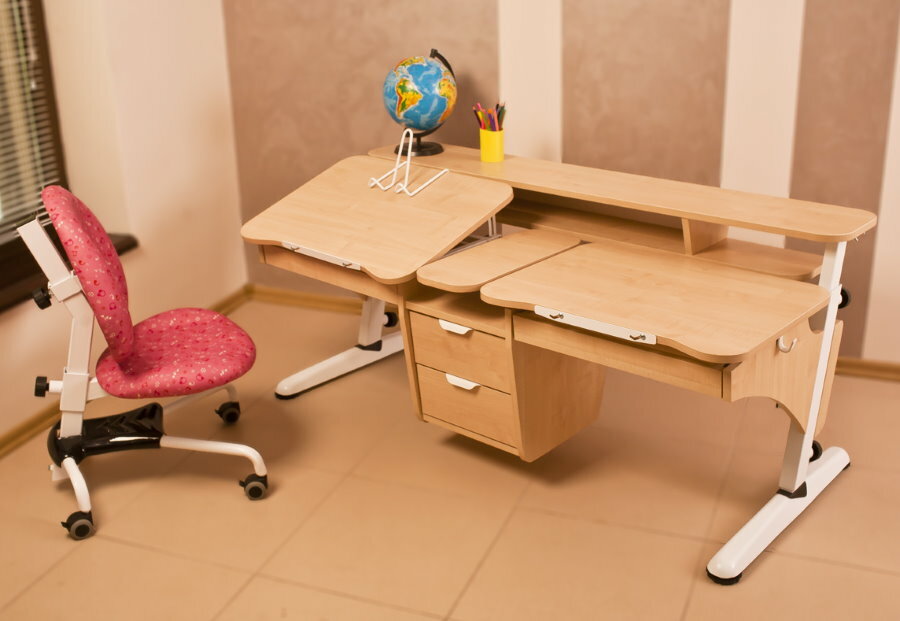 Szkolny transformator biurkowy dla dwojga dzieci