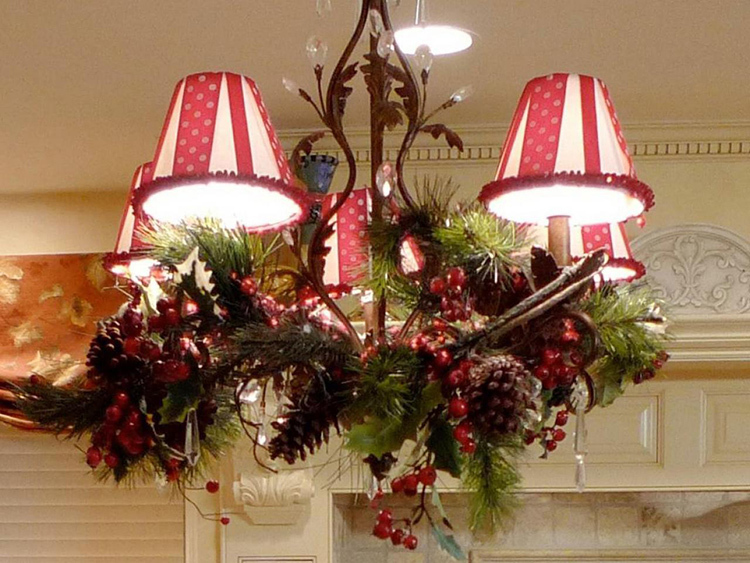 An interesting idea for decorating a room is cones on a chandelier. Complement them with Christmas decorations and tinsel