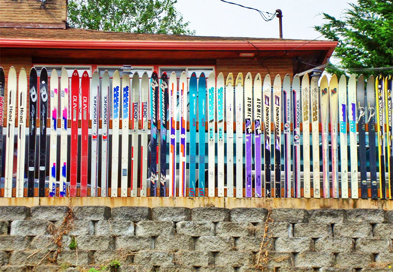 The owner of such a fence is either an athlete or an unlucky entrepreneur with a sporting goods store.