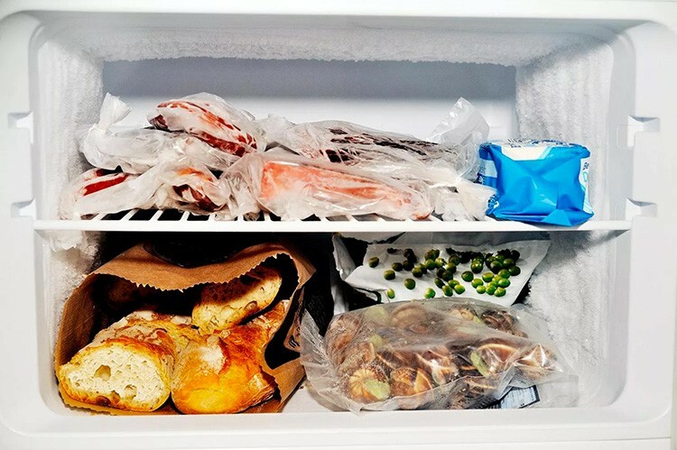 Os freezers " Indesit" possuem sistema de congelamento a seco, que permite armazenar diversos tipos de alimentos próximos uns dos outros.