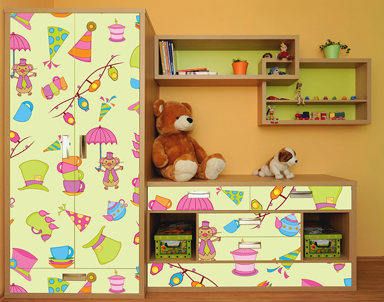 Svijetle obrasci su idealni za dječju sobu. Briga za takav namještaj je vrlo jednostavan, čak možete ga nositi sa dezinfekcijskog rastvoromFOTO: remontidei.ru