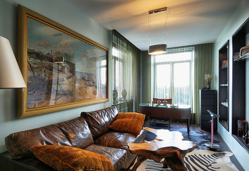Mitya Fomin a montré un étrange réaménagement de son luxueux appartement à deux étages