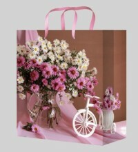 Darilna vrečka Belo-roza cvetovi v vazi, 26,4 x 32,7 x 13,6 cm