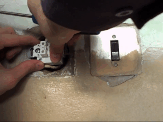 Una bombilla o Cómo conectar un interruptor de una tecla a una luz estacionaria