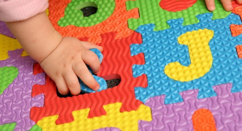 Game Pad mit Puzzles Buchstaben