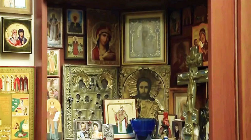 La casa de ensueño de Boris Korchevnikov: ubicación, distribución, interior, decoración, muebles, iconos, textiles, color