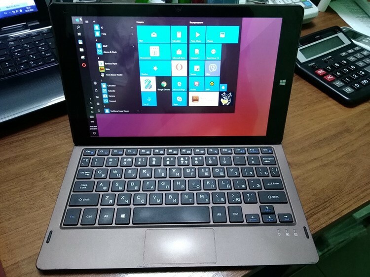 Do tego modelu urządzenia można osobno dokupić odłączaną klawiaturę (jeśli własna stała się bezużyteczna) i używać urządzenia jako mini-laptopa.