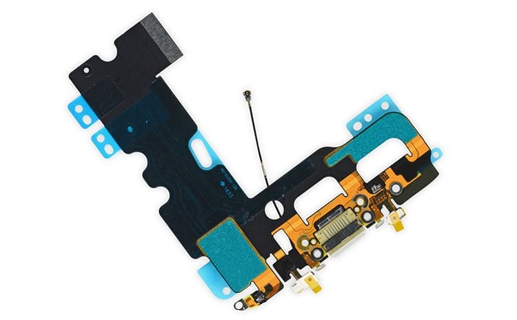 Täiendavate lisaseadmete laadimiseks ja ühendamiseks on iPhone 7 -l Lightning -pistik