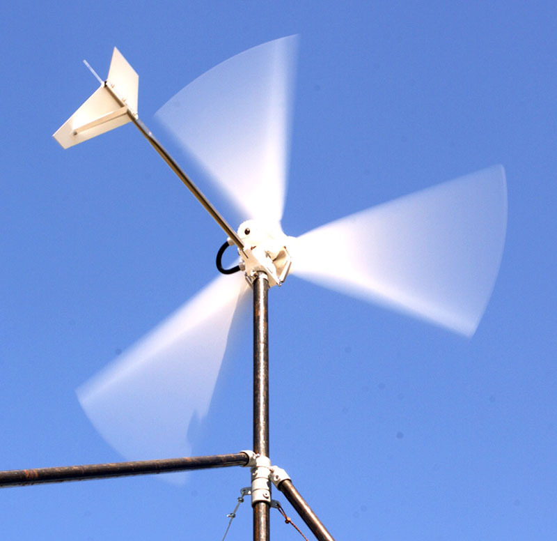 Le pale delle turbine eoliche possono ruotare abbastanza velocemente in caso di vento forte