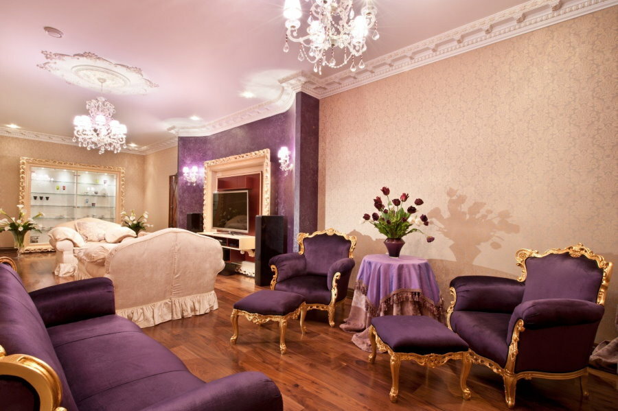 Použitie fialovej v klasických interiéroch