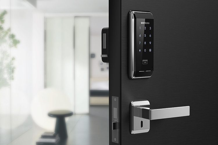Smartlok - דור חדש של מנעול דלת עם nachinkoyFOTO אלקטרוני: interiorcom.ru