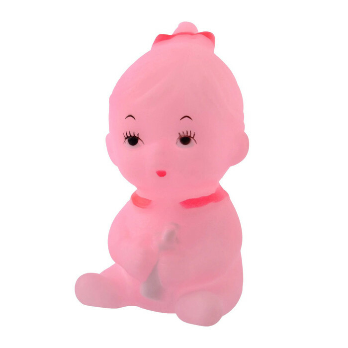 Gumová hračka s piskotom „Dievča s fľašou“