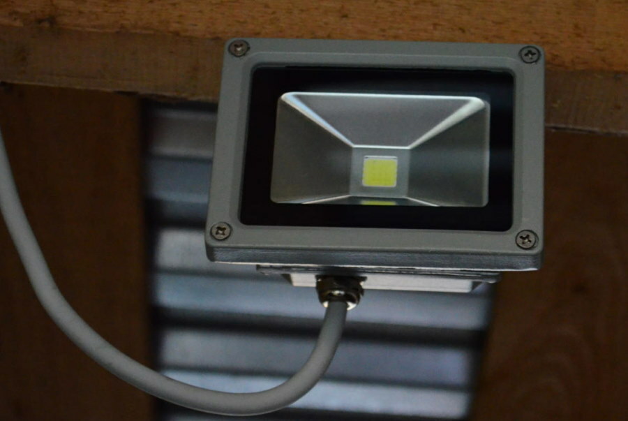 LED -prožektor põhiala valgustamiseks