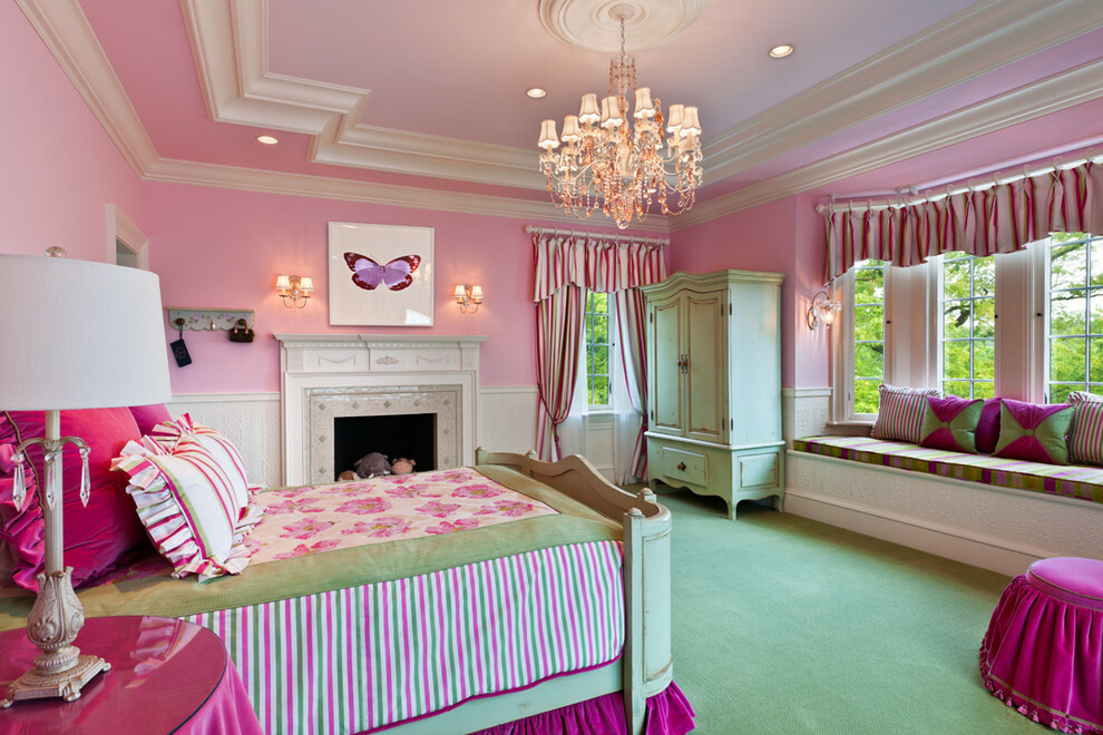 Slaapkamer interieur in roze tinten