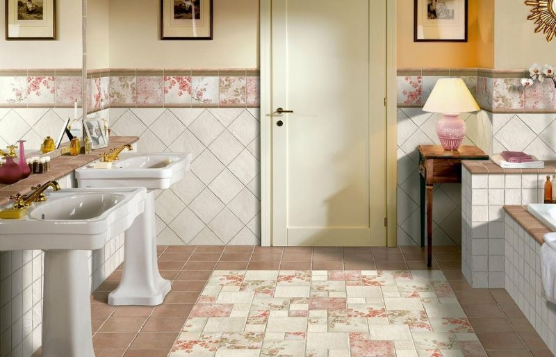 Kombinerat golv med keramiska plattor