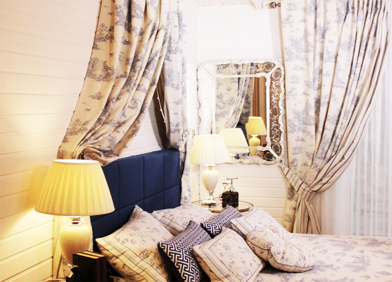 The bedroom is decorated with a real Venetian mirror in an openwork frame