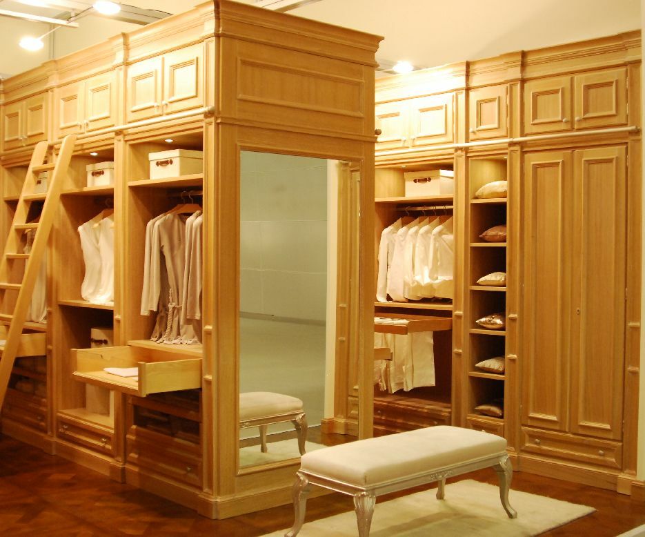 kleedkamer gemaakt van hout