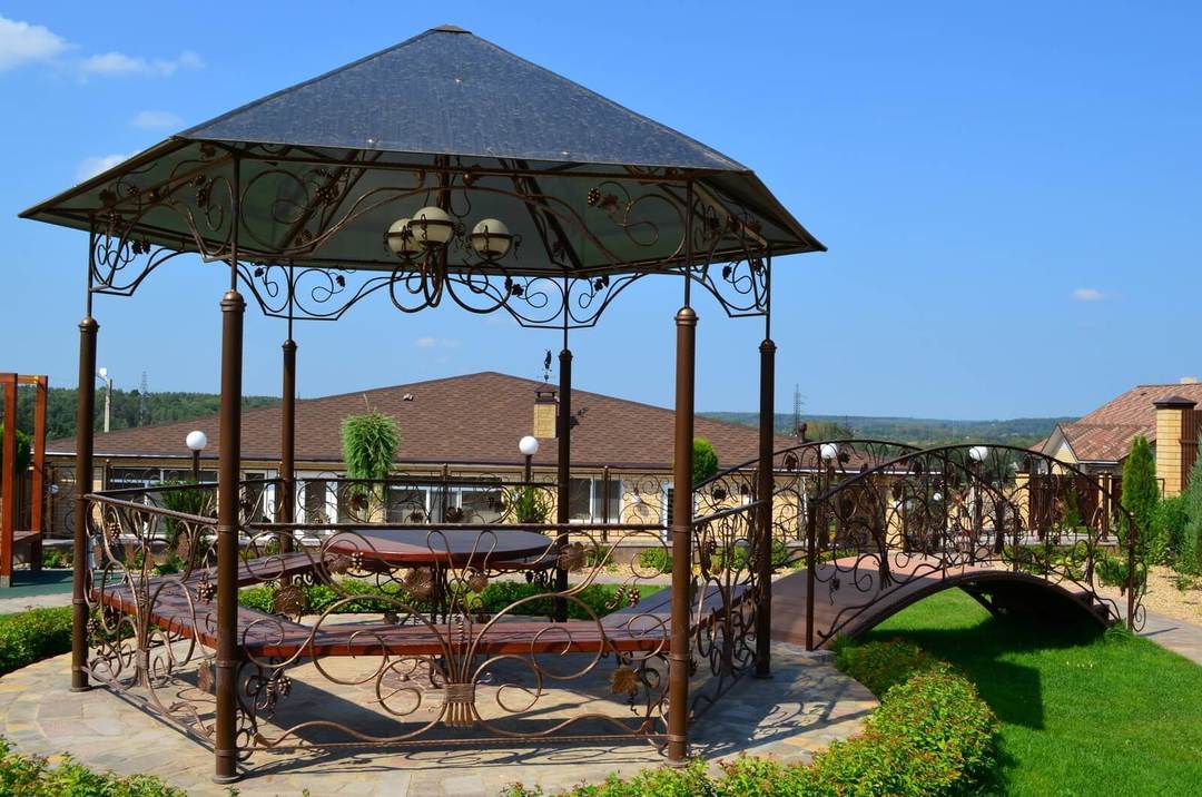 Wrought iron gazebo for the garden nice and simple: making pictures for the interior