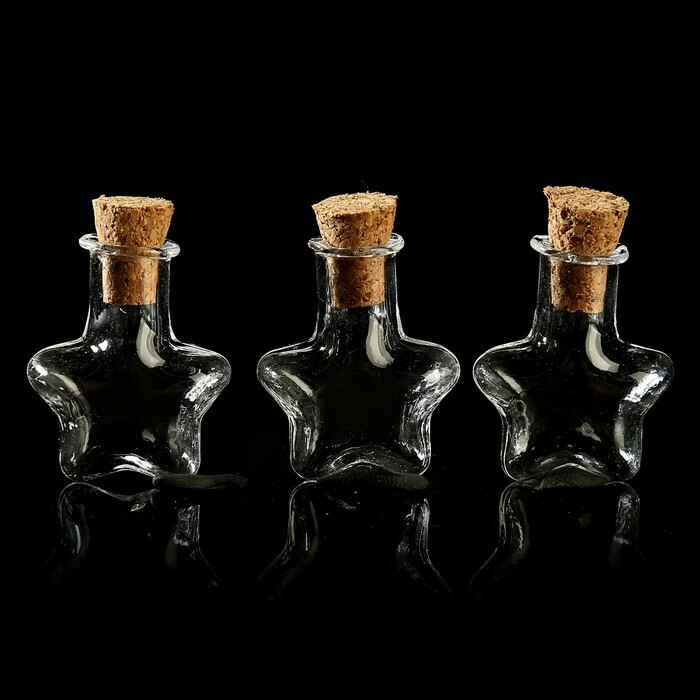 Een set glazen flessen met stop (3 stuks) 1ml., 2x2 cm
