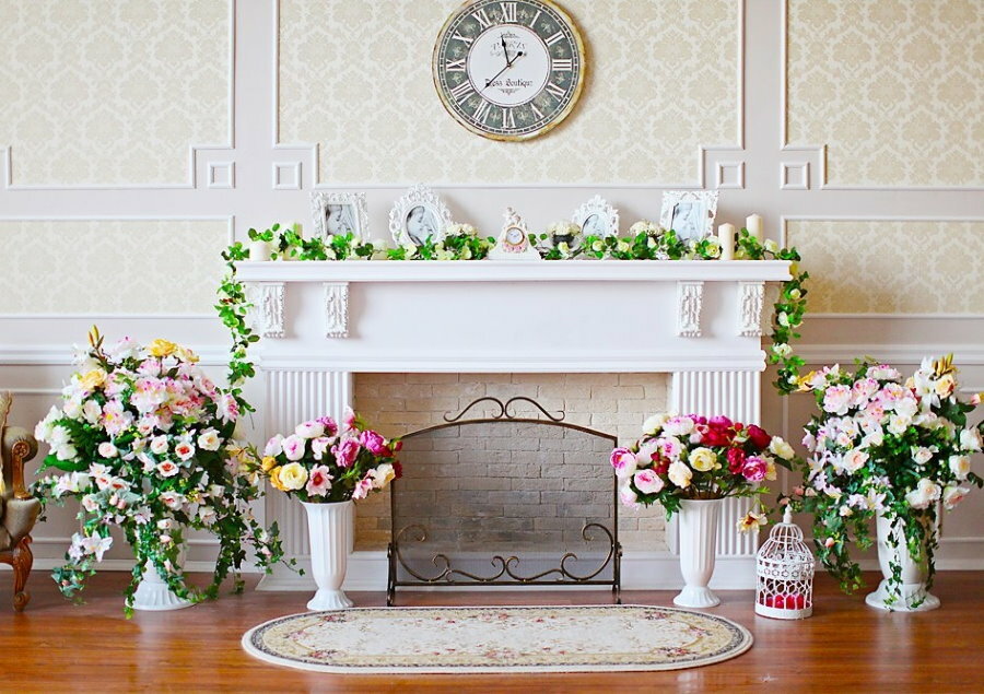 Decorating a false fireplace with fresh flowers