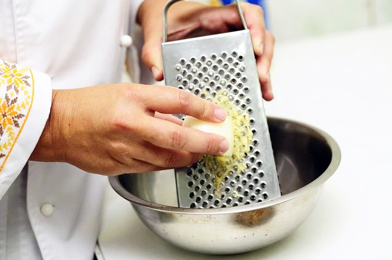 How easy it is to sharpen a vegetable grater