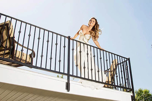Iš apartamentų galite išeiti į balkoną ir mėgautis Kalifornijos saule bei palmių vaizdais. Tai viena mėgstamiausių dainininkės vietų namuose, nes tik čia galima tikrai atsipalaiduoti, stebėti miesto gyvenimą.