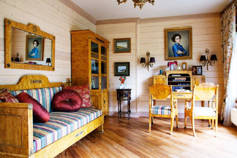 Marina Zudina zeigte das Interieur eines luxuriösen Anwesens, das von Oleg Tabakov. geerbt wurde