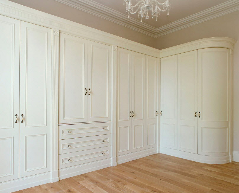 Classic corner wardrobe with hinged doors