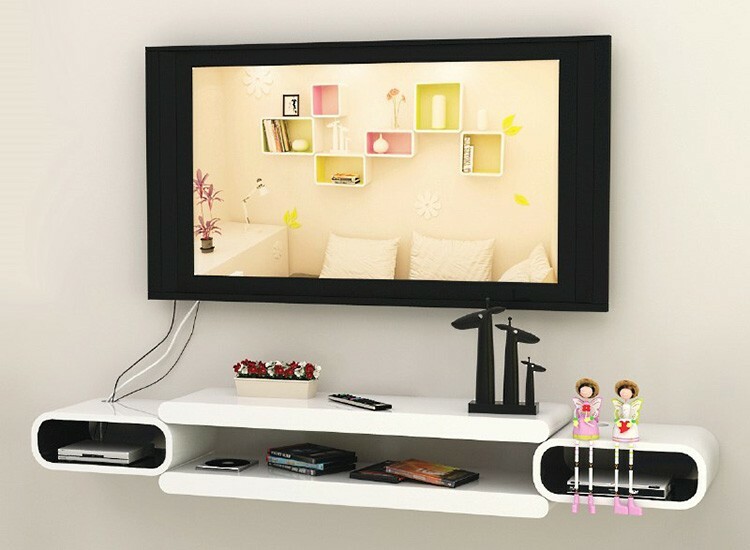 Wall-mounted models of coasters play not only the main role, but also the role of decor in the living room.