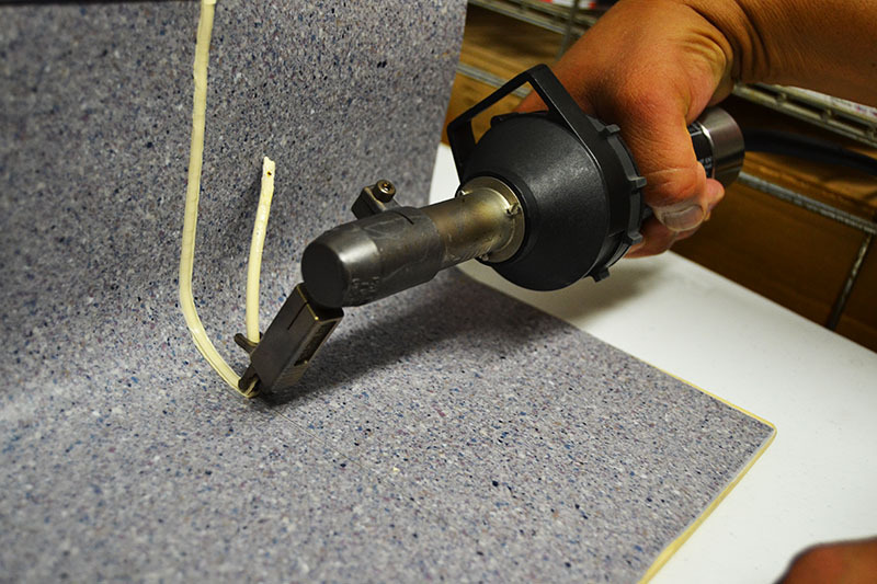 The choice of connection method depends on the type of linoleum