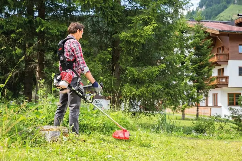 How to properly adjust the brushcutter so that your back and arms do not hurt