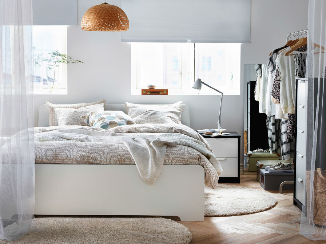 Naktiniai staleliai miegamajam: kabantys, minkšti ir kiti pavyzdžiai, dizaino nuotrauka