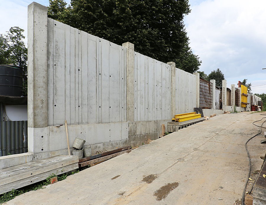 Gradnja monolitne betonske ograje