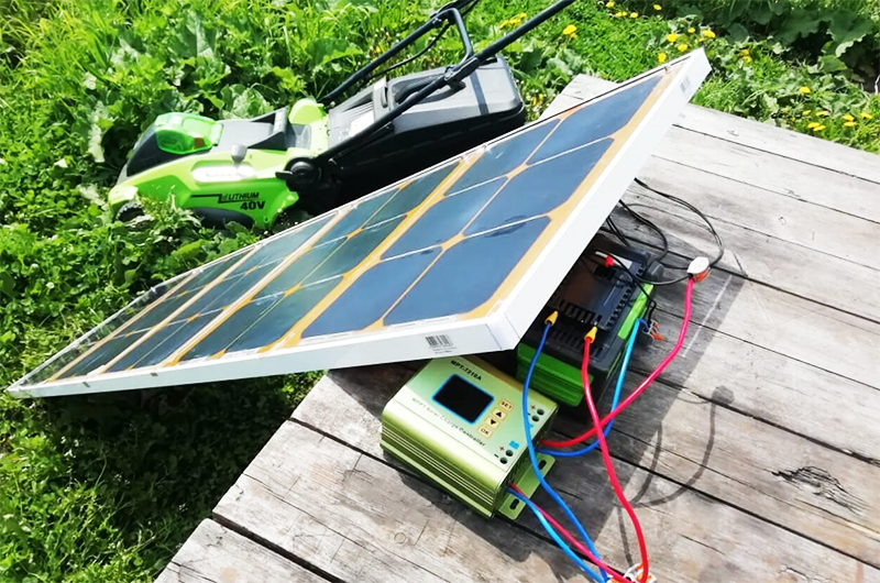 Som ledningar för solpaneler kommer enkelkärniga kopparledningar att krävas. För att ansluta plattorna, använd ledare utan isolering och för att mata ut energi till batterierna - isolerade