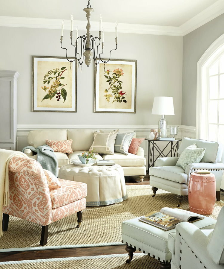 Modulární obrazy v obývacím pokoji v pastelových barvách