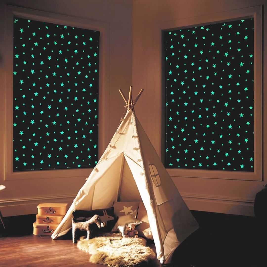Wigwam for games in the children's room with roller blinds