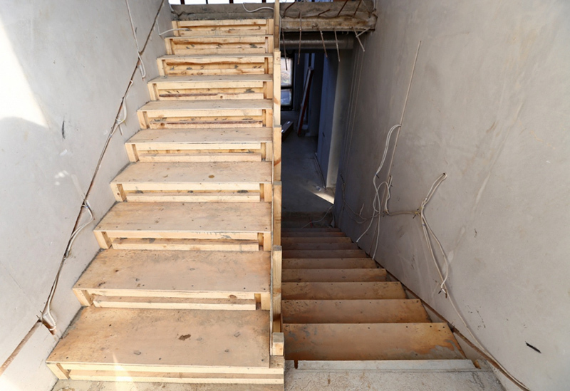 Revestimiento completo de escaleras de hormigón.