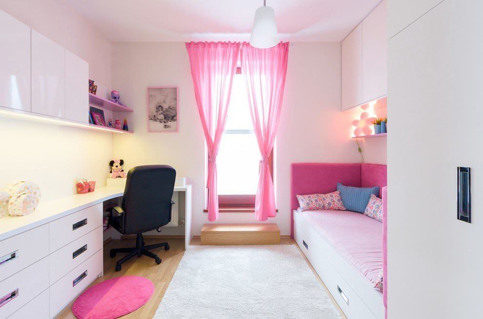 Pink tylu v interiéru dětského pokoje