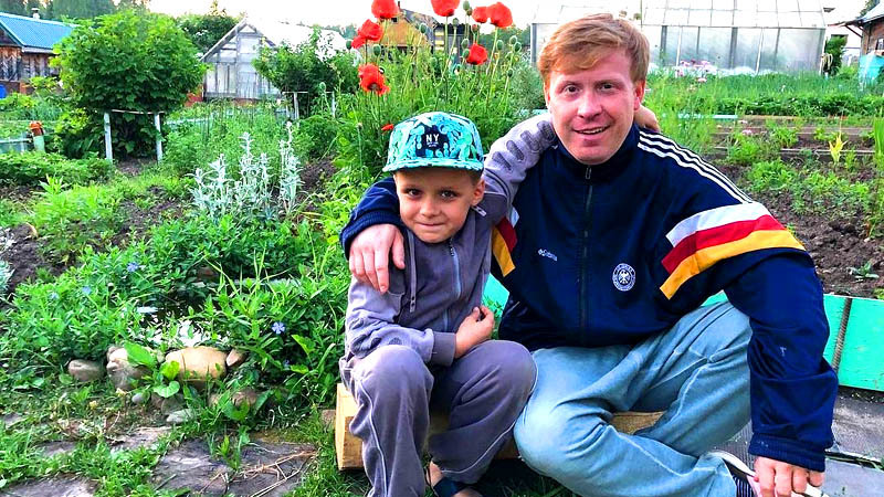 Et rigtigt barn i det virkelige liv: Anton Bogdanovs beskedne hus fra serien " Real Boys"