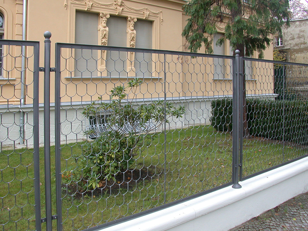 sectional mesh fence ideas