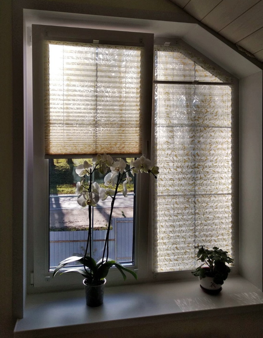 Shading in a room with paper curtains