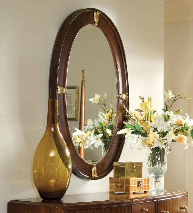 Specchio ovale con cornice in legno