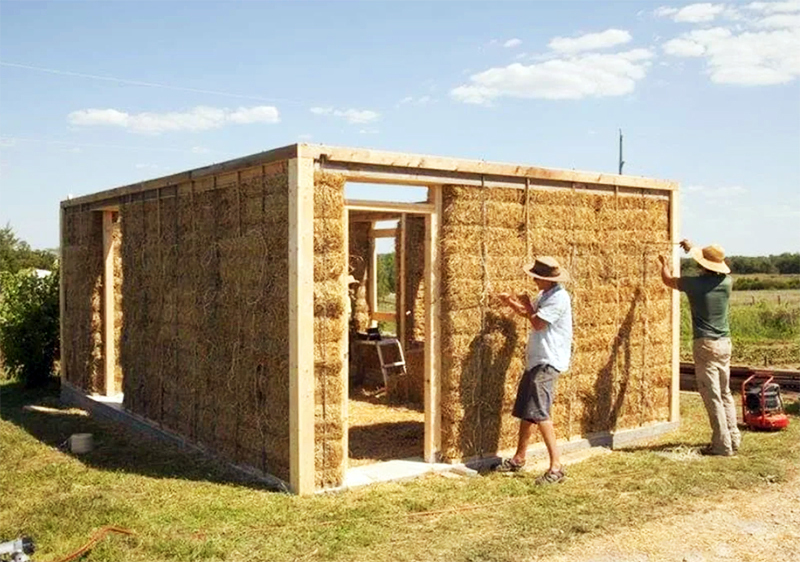 To protect the straw from bad weather, the outside and inside of the walls must be plastered