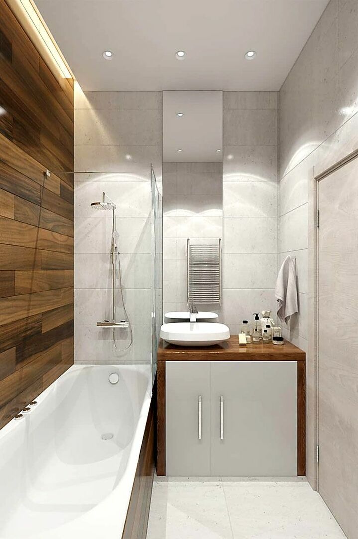 Kapea kylpyhuone minimalistiseen tyyliin puisilla yksityiskohdilla