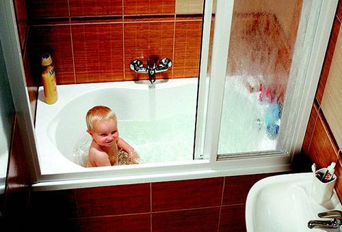 Hoe een bad thuis schoon te maken met frisdrank en azijn: basismethoden